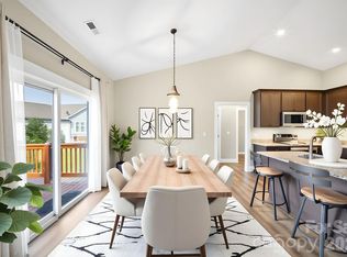 457 Riverwind Dr, Hendersonville, NC 28739