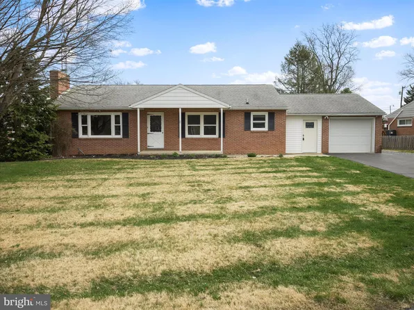 13731 Dixie Dr, Hagerstown, MD 21742