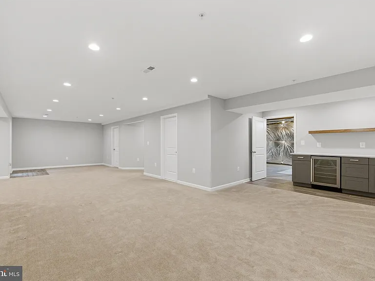 7585 Holly Ridge Dr — Photo 31
