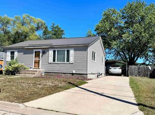 902 S 7th St, Prairie Du Chien, WI 53821