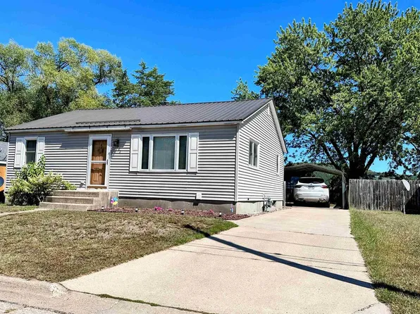 902 South 7th Street, Prairie Du Chien, WI 53821