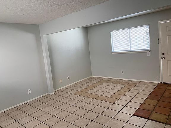 5th image of 2611 E Cesar Chavez St #103