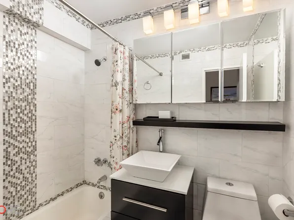 333 East 66th Street image 10 of 16