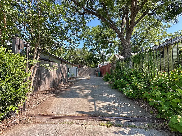 2103 E 16th St #ANNEX — Photo 23