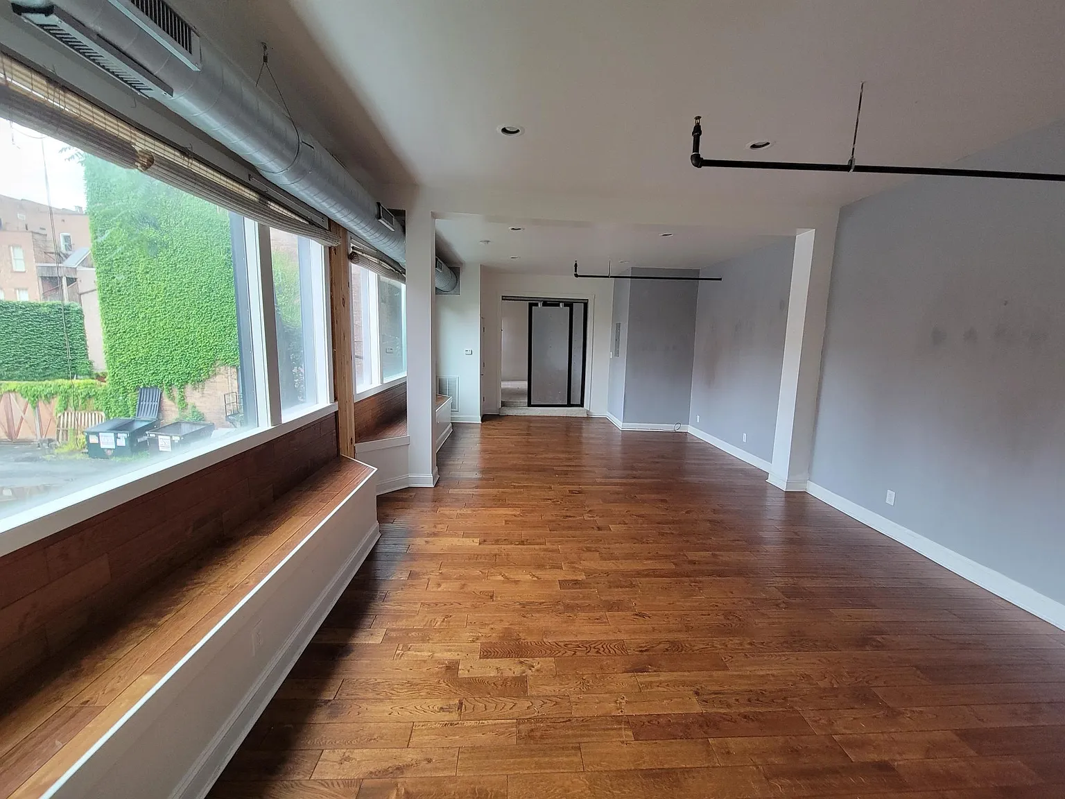4 bed, 3.5 bath, 2400 sqft, $2,800 — Photo 2