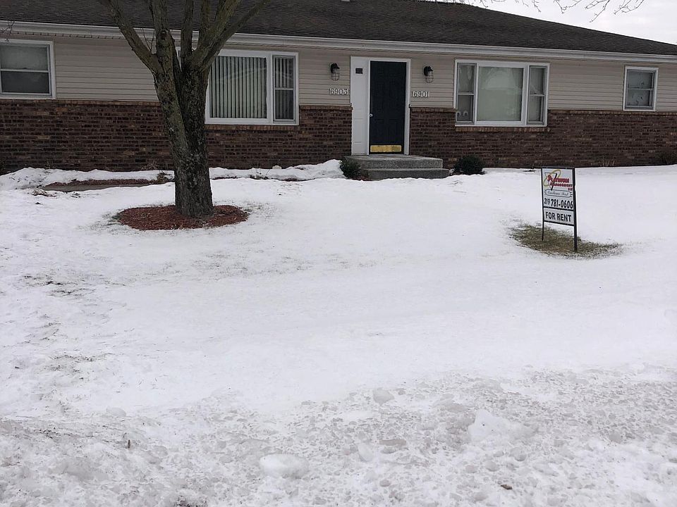 Beautifully updated duplex with fenced backyard and deck!