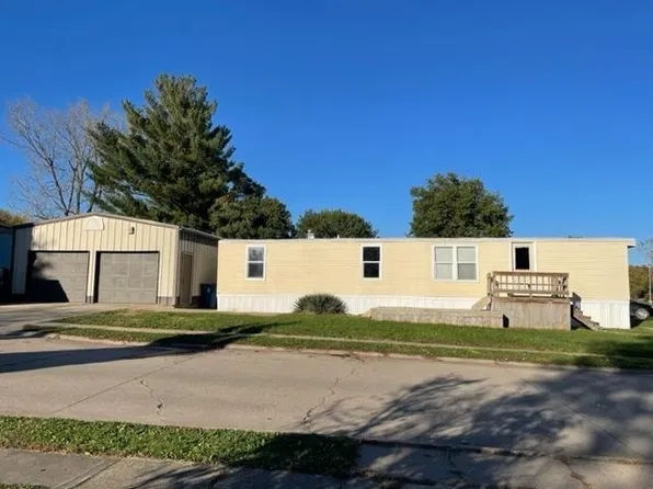 3701 2nd St Trailer 39, Coralville, IA 52241