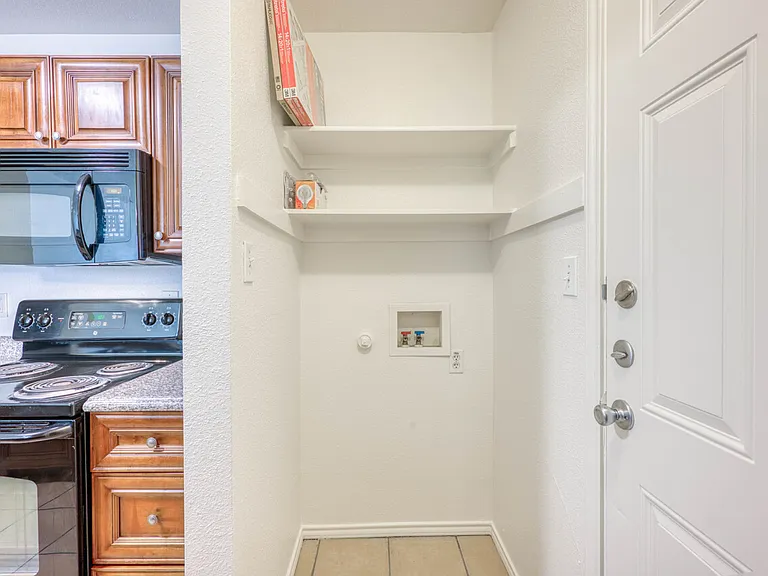 1511 Claremont Cir #A — Photo 17