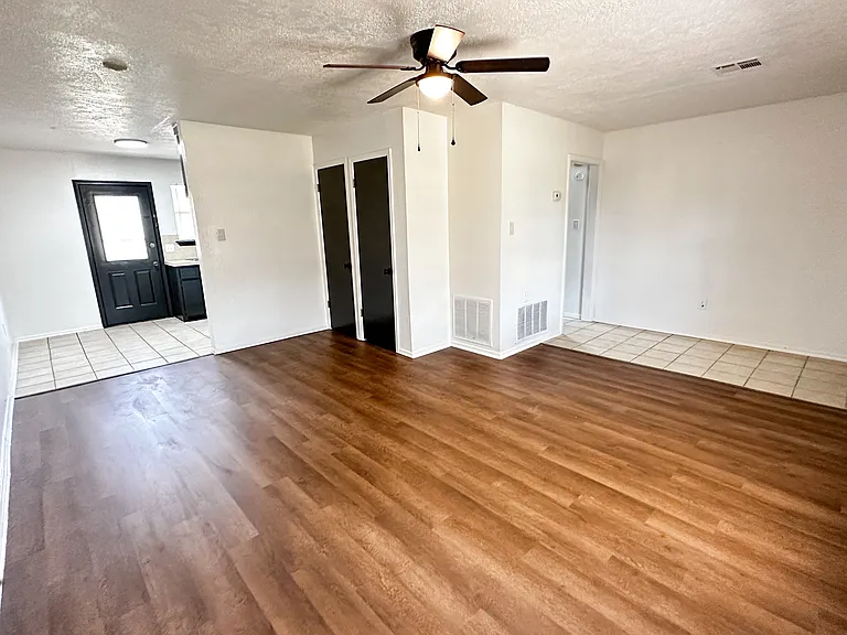 1616 SW B Ave #C — Photo 4