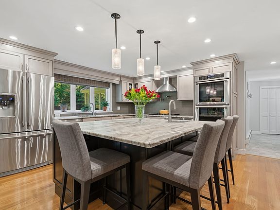 3rd image of 536 Longley Rd