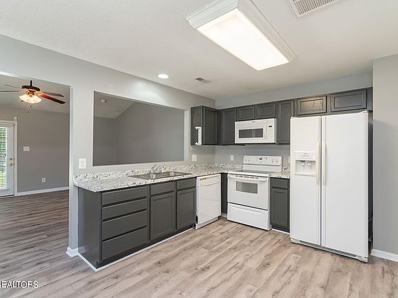 5th image of 7042 La Christa Way