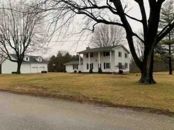 2816 S Angling Pike, Hartford City, IN 47348