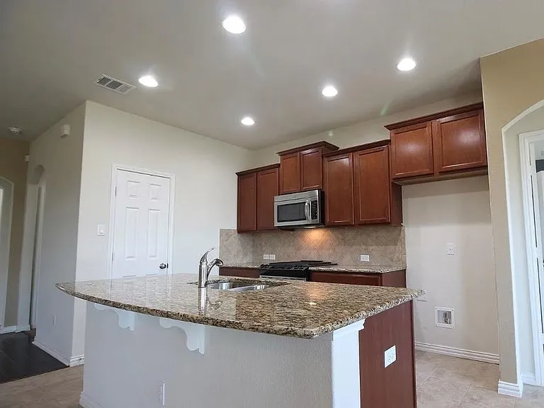 3005 Angelina Ct — Photo 3