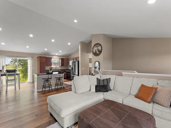 809 Cologne Ln, Waverly, MN 55390