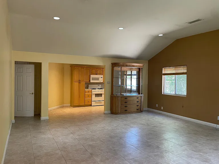 5111 Avenida Oriente — Photo 4