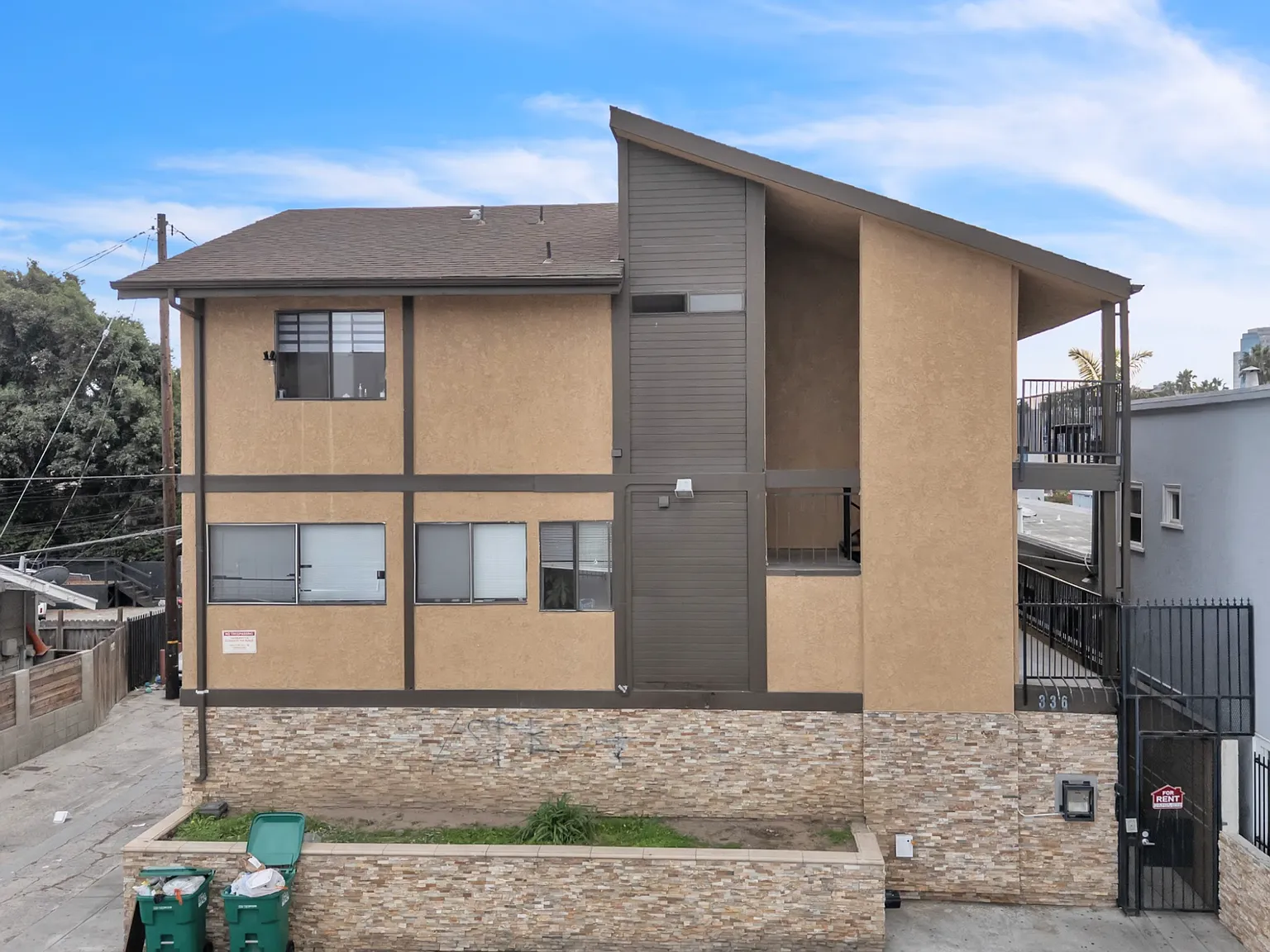 8th Street Residences — Photo 2