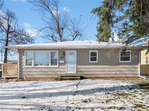 110 6th Ave, Hiawatha, IA 52233