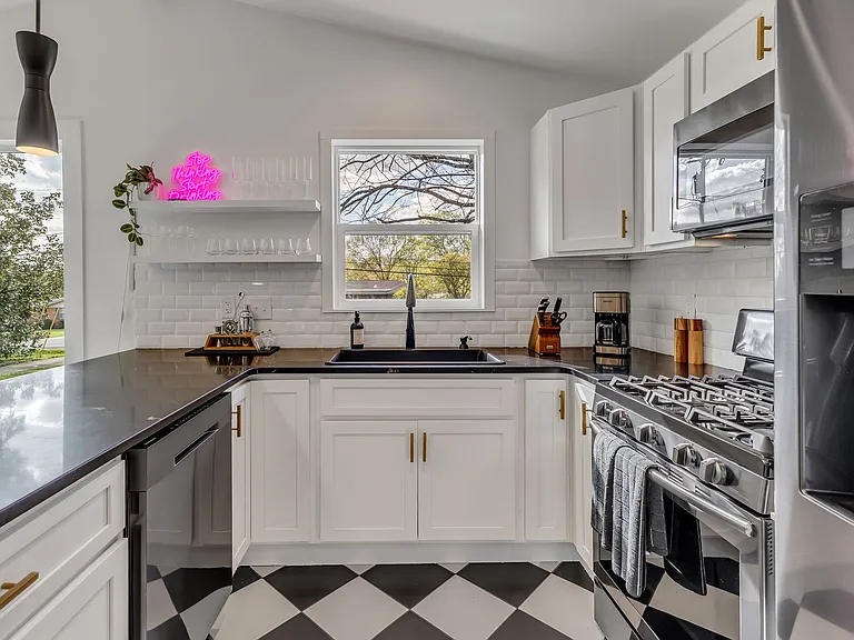 3008 Windemere Cir — Photo 10