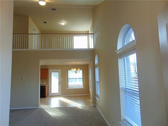 3rd image of 1105 Clayton Dr
