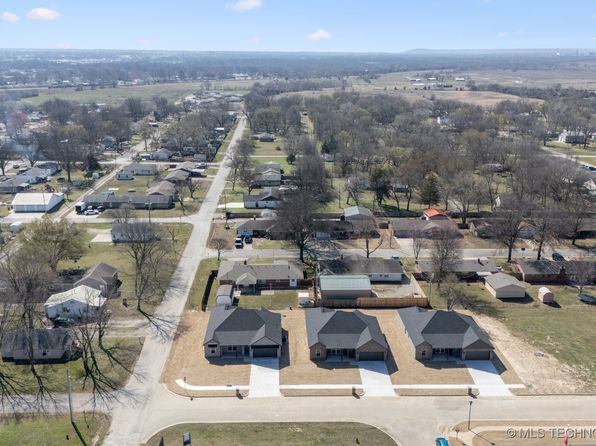 402 W 7th St, Dewey, OK 74029