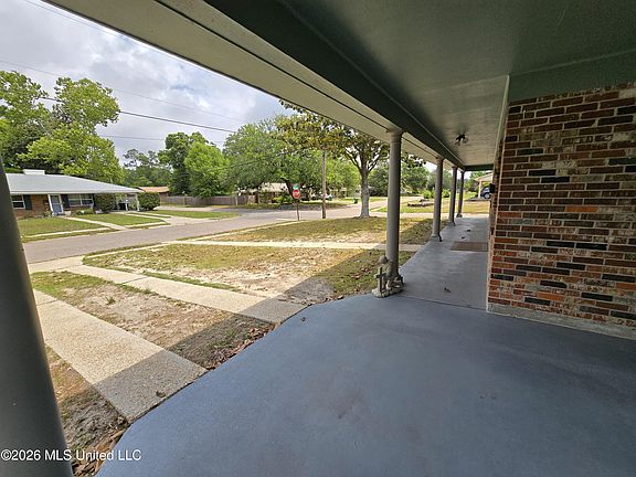 3rd image of 2330 Middlecoff Dr