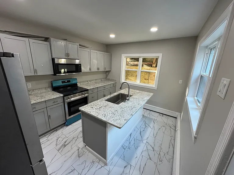 603 Coates St — Photo 2