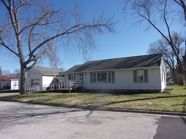 1st image of 130 W Murphy St