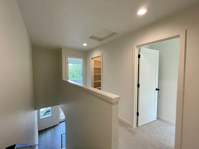 601 SE Spokane St #201 — Photo 24