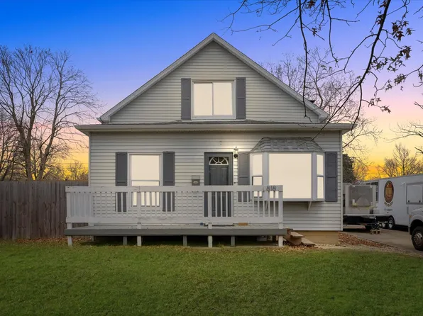 818 E North St, Monticello, IL 61856