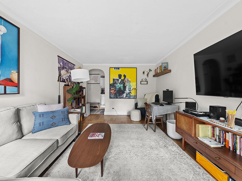 1st image of 815 Carroll St APT 1R