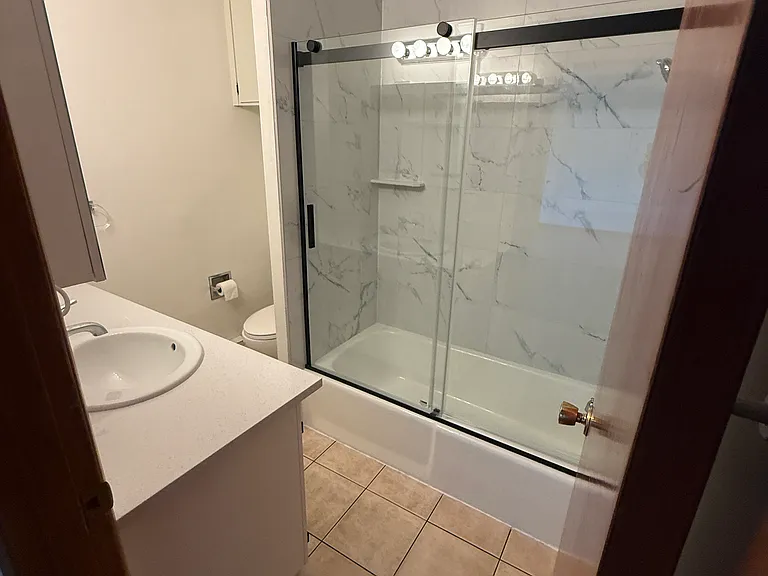 Bathroom - Shower / Tub