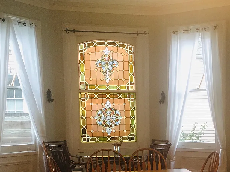 Very large family room, stain glass window, beveled door glass, hardwood floors, floor to ceiling windows