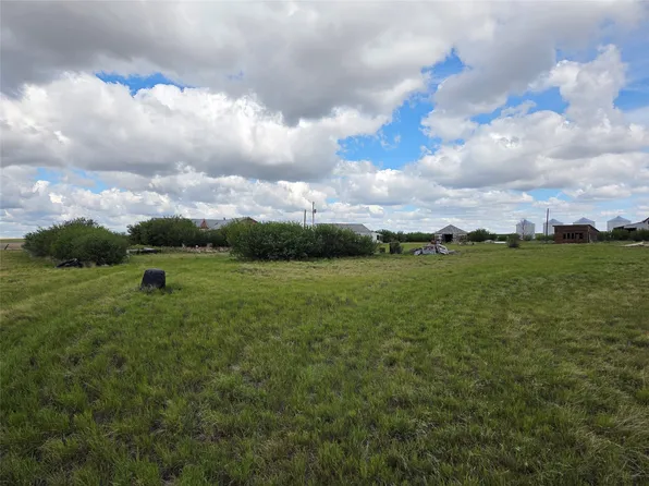 390 W Comwell Rd, Brady, MT 59416