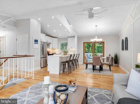 6 Austin Dr, Edgewater, MD 21037