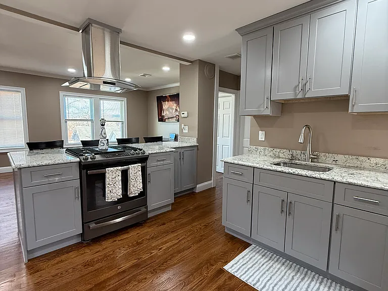 13-15 Howard Ave — Photo 2