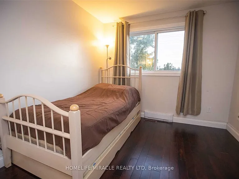 38 Hoskins Sq — Photo 7