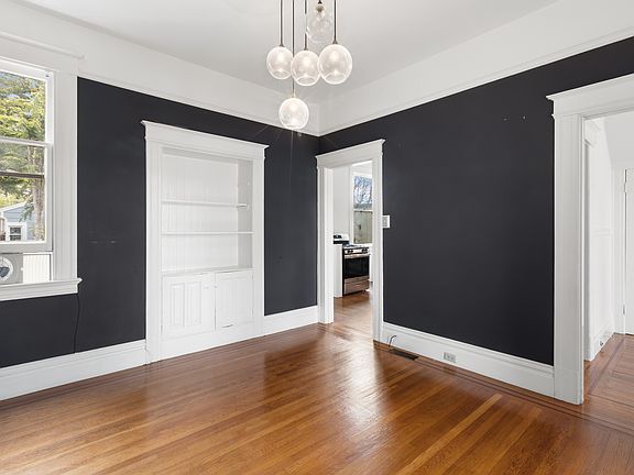 4th image of 355 Park St