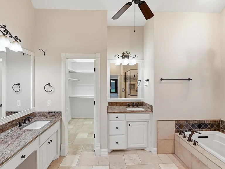 1020 Highland Oaks Dr — Photo 25