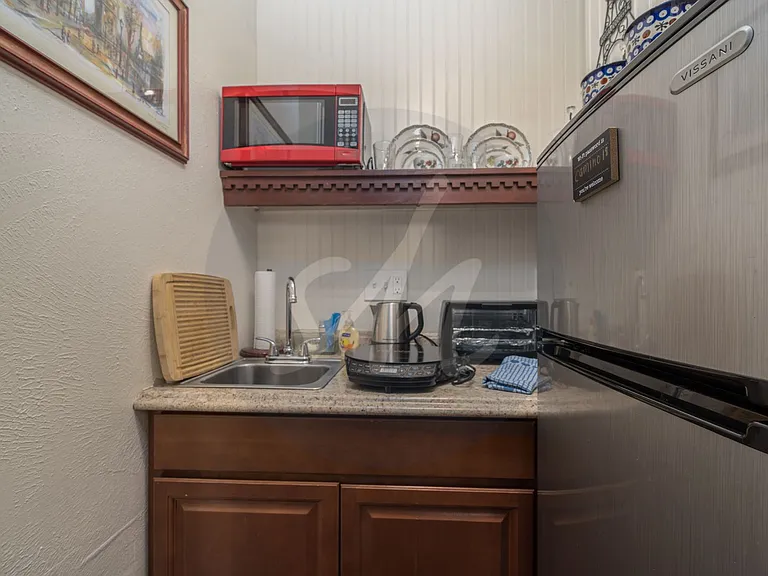 1111 W Pikes Peak Avenue — Photo 10