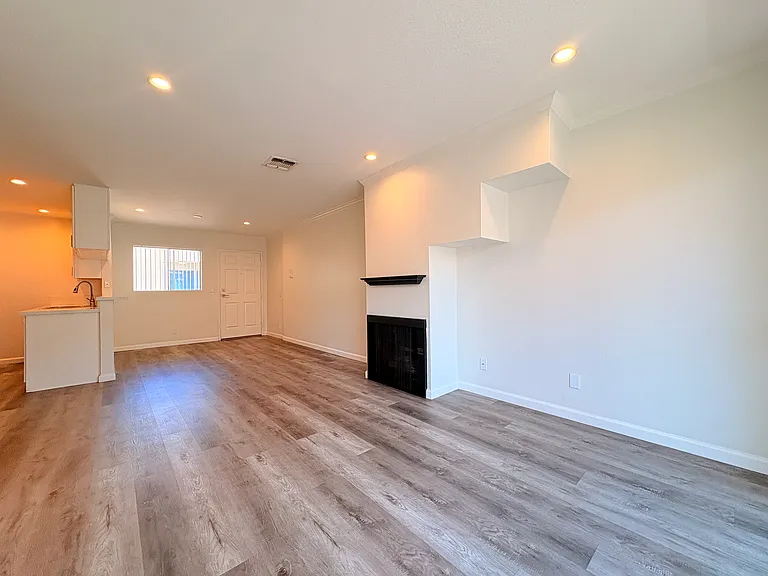 311 E Cedar Ave #210 — Photo 8