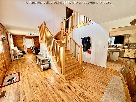5th image of 157 Mountain Crest Ln
