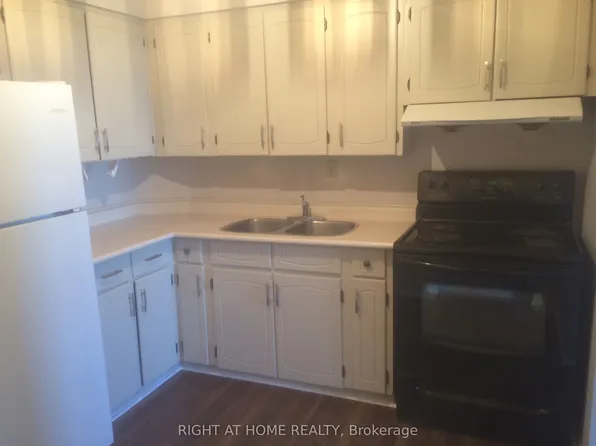 3555 Derry Rd E, Mississauga, ON