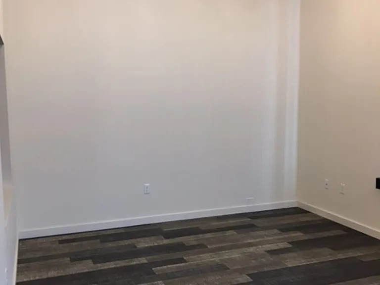 Ferry Street Manor — Photo 15
