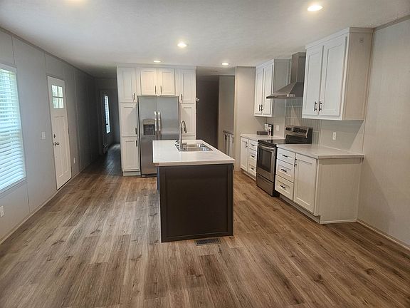 3rd image of 75 Pittman Rd