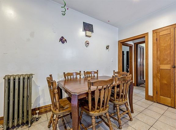 4th image of 5846 N Artesian Ave