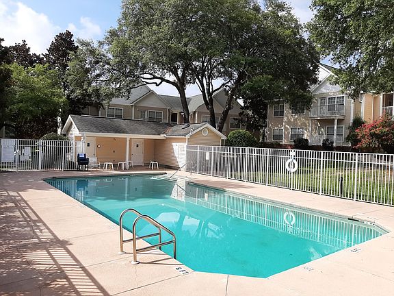 3rd image of 1501 Partin Dr #101