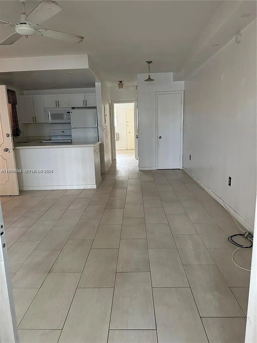 Building Photo - 285 NE 191st St #2907