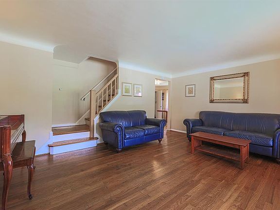 3rd image of 5769 Pandora Ave