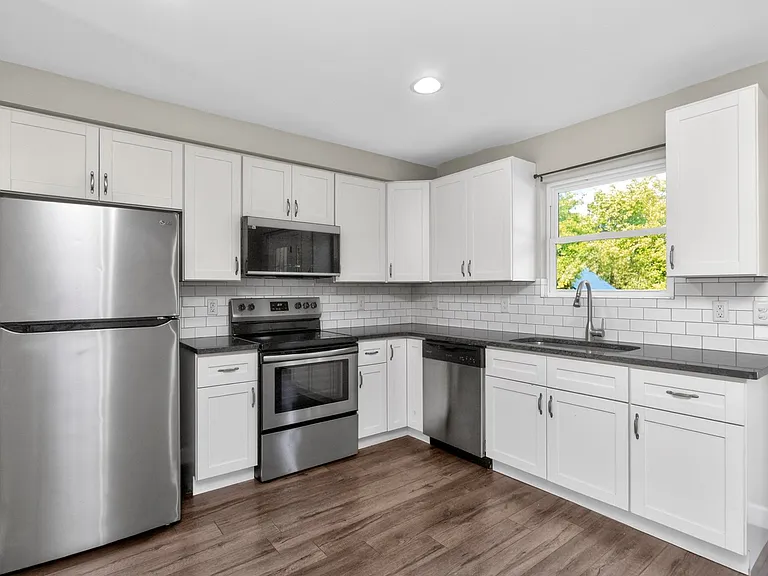 841 Hastings St #G — Photo 10