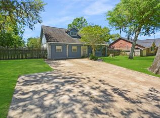 54 E Candlewood St, Lake Jackson, TX 77566